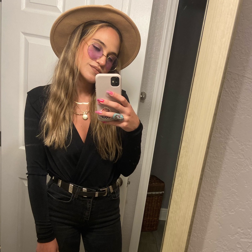 Meet your Posher, Emilee